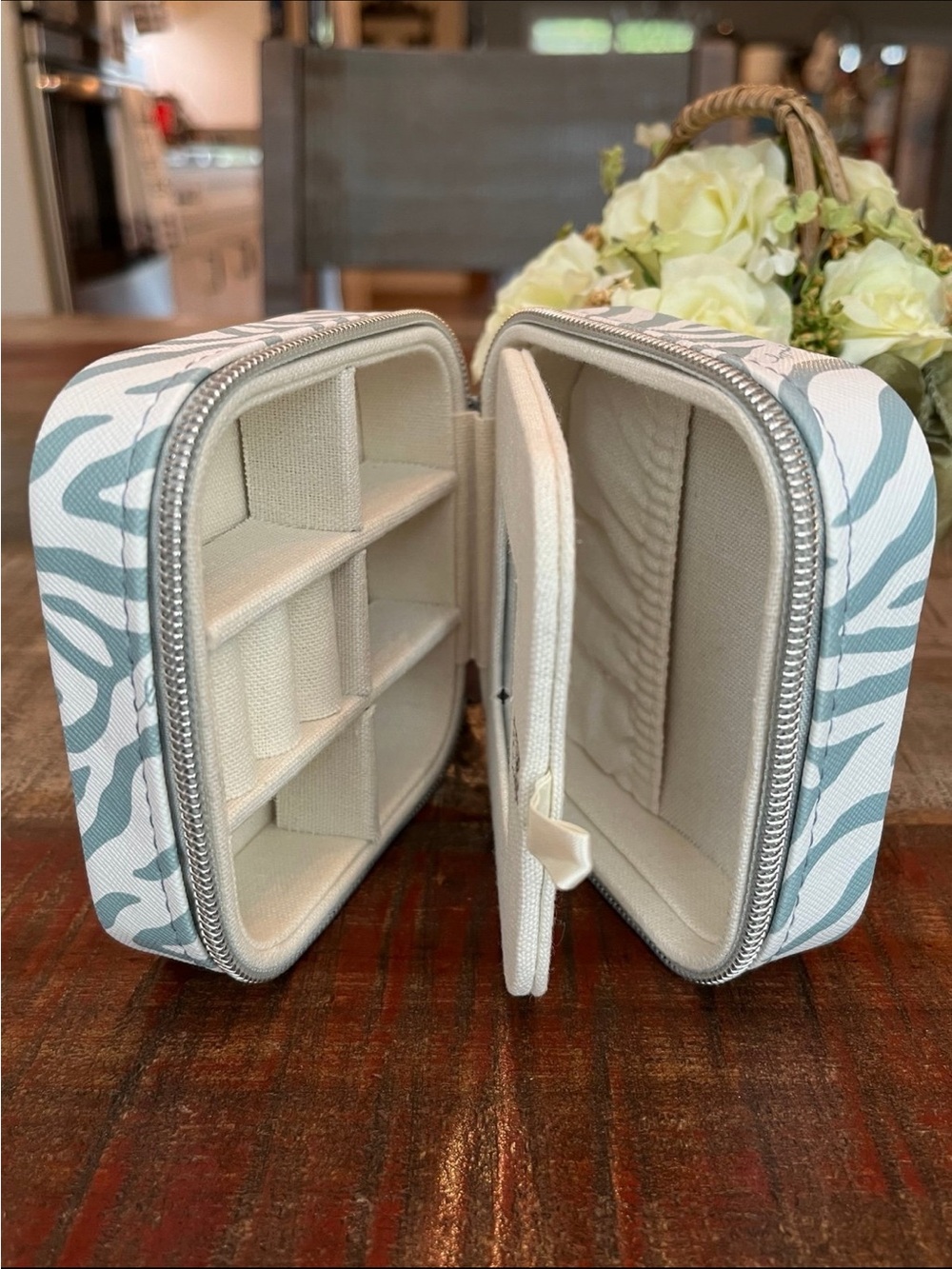 New MILLY Traveling JEWELRY CASE with ZEBRA 🦓 PRINT!